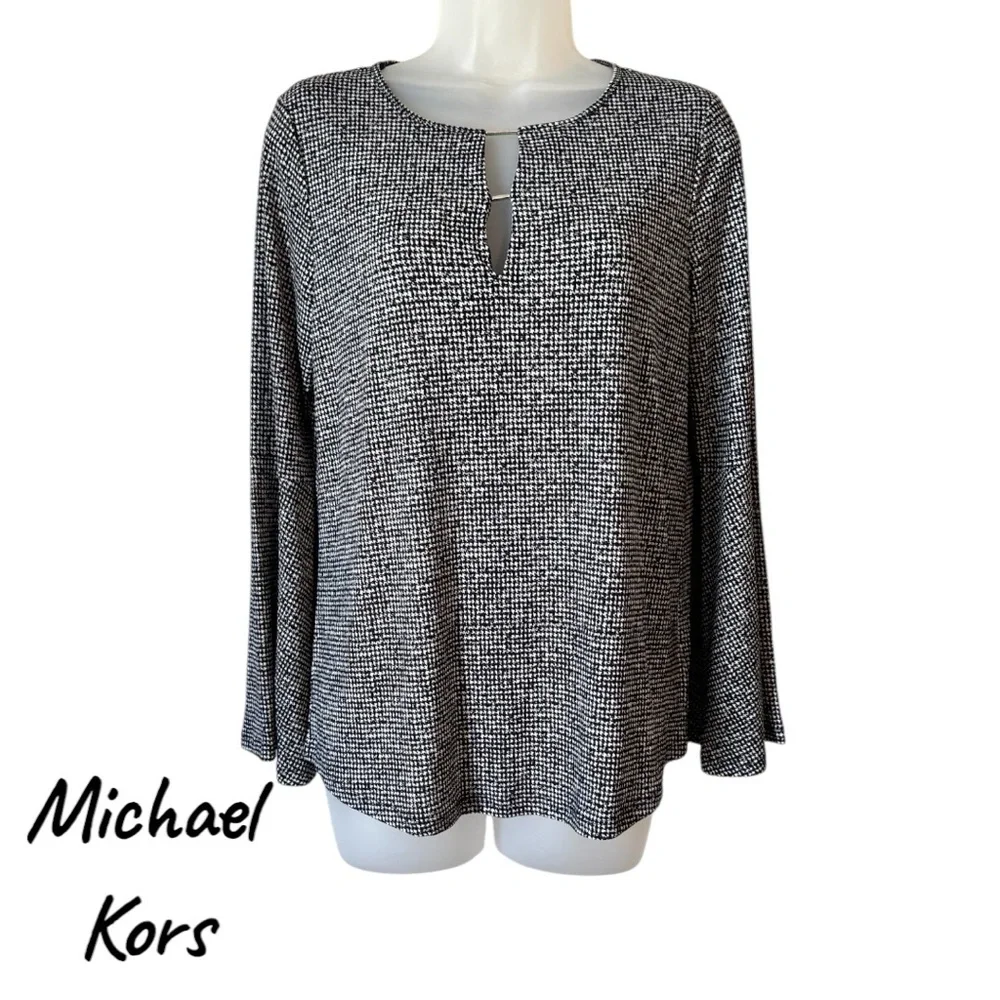NWT  MICHEAL KORS BEAUTIFUL TOP   NECKLINE DETAIL FLUTED SLEEVES   SMALL   #G